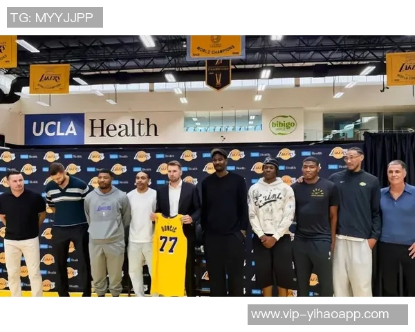 湖人首发阵容表现不佳建议斯玛特取代八村塁首发位置